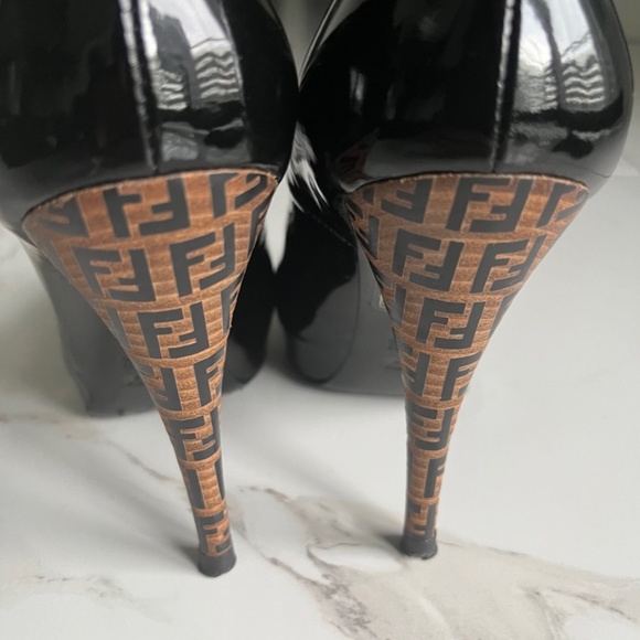 NEW YEAR SALE‼️ FENDI MONOGRAM HIGH HEEL PATENT LEATHER BLACK PUMPS - Picture 3 of 6